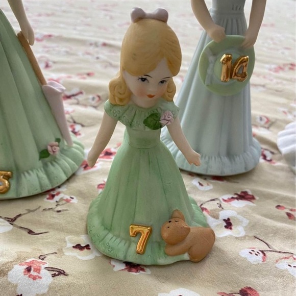 Growing up girls porcelain figurines - Picture 2 of 5